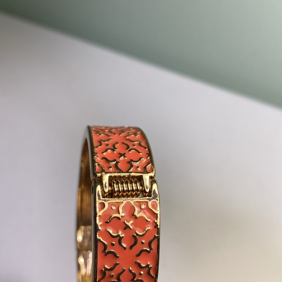 Avon Lacy Hinged Bangle - Picture 5 of 10